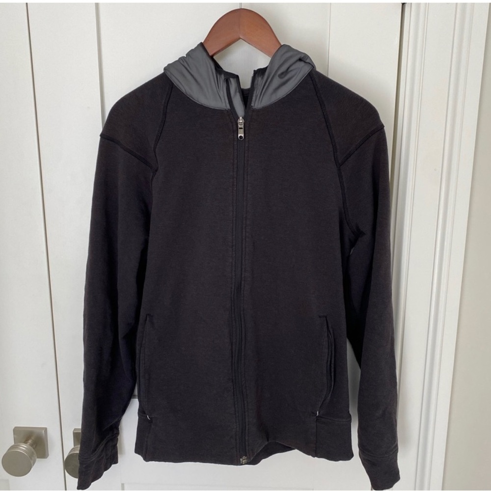 EUC Mens Lululemon Zip Up Jacket with Reflective Hood and Details. Large